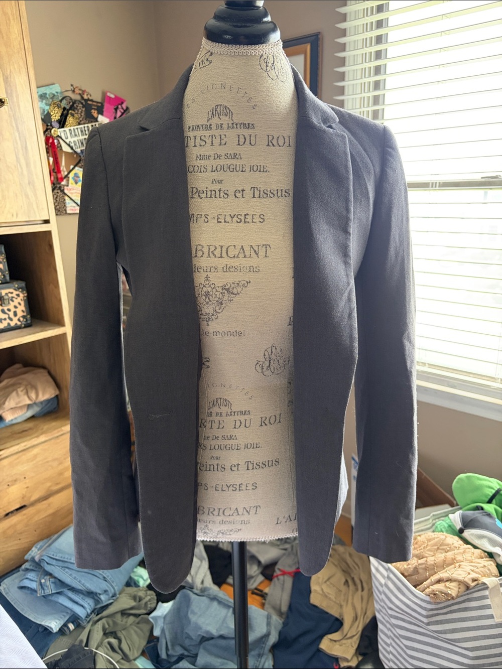Classic Fitted Tahari Gray Blazer - Modern Open-Front Style - 2